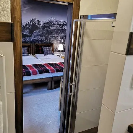 Family In טטרנסקה לומניקה