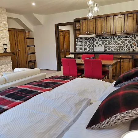 Family In דירה טטרנסקה לומניקה