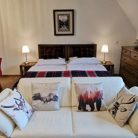 Family In טטרנסקה לומניקה