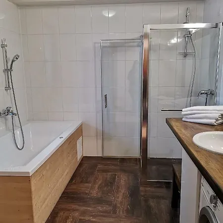 Family In דירה טטרנסקה לומניקה